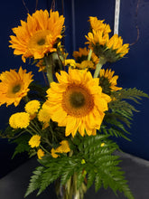 Load image into Gallery viewer, Sunflowers Bouquet
